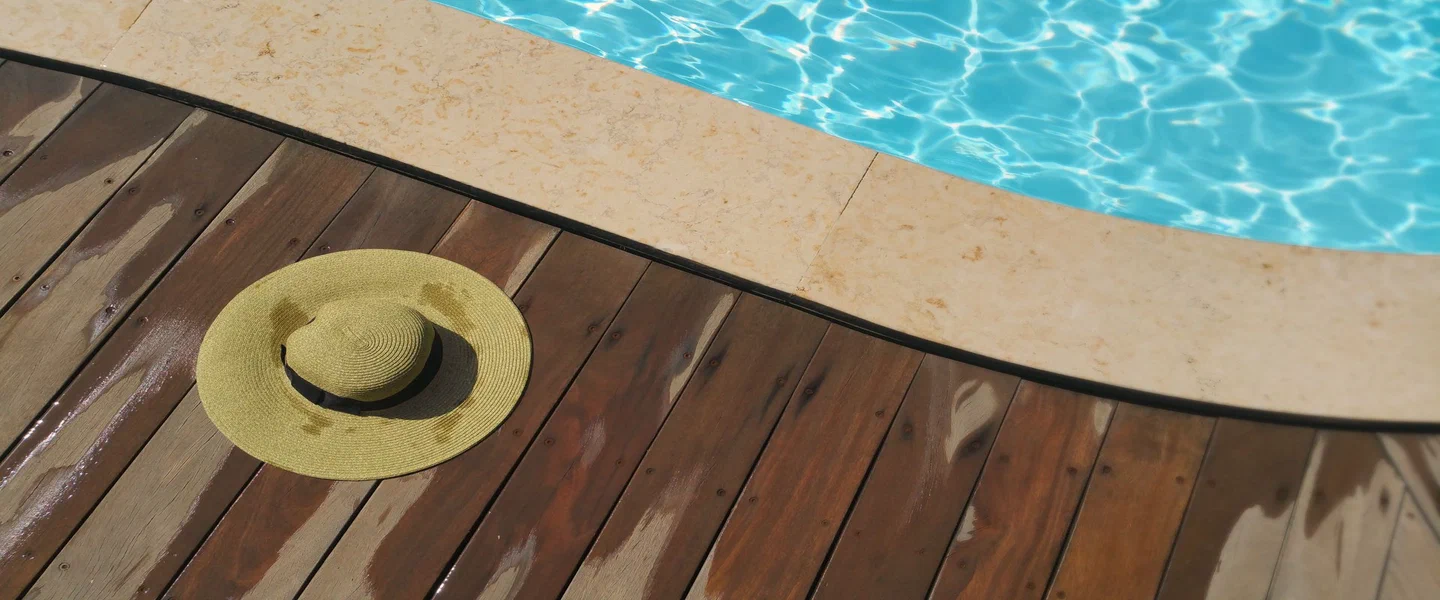 Teinture de patio en bois au Québec
